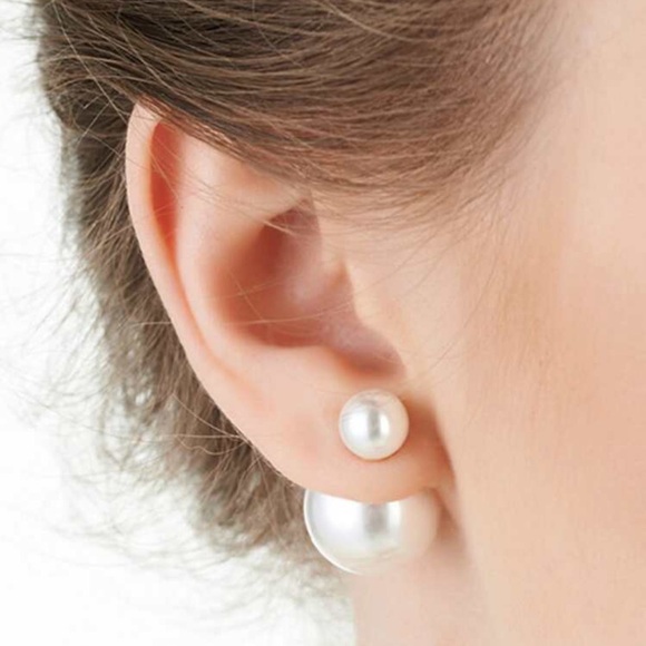 New! Anthropologie Shashi Silver Double Pearl Post Earrings (1066) NWOT - Picture 2 of 3